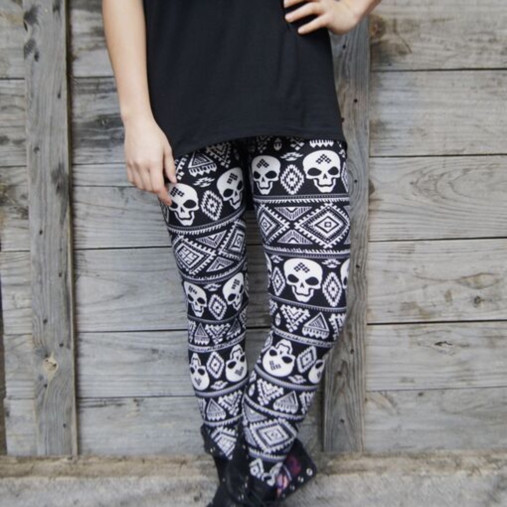 Agnes & Dora Black and White Skull Halloween Leggings NWT in Package Sm/Med